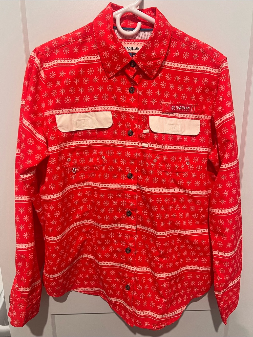 Magellan Outdoors Red Button-Down Snowflake Print Shirt with Cream Pockets